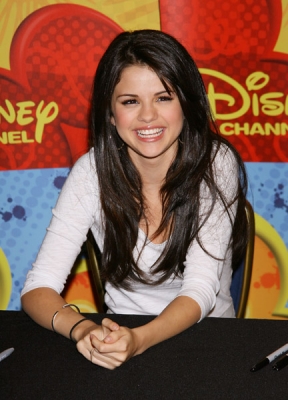 selenagomez-daily_282829.jpg