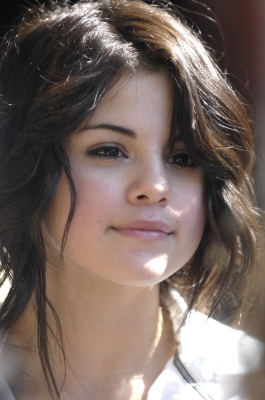 selenagomez-daily_288229.jpg