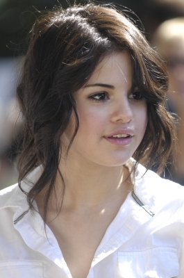 selenagomez-daily_288529.jpg