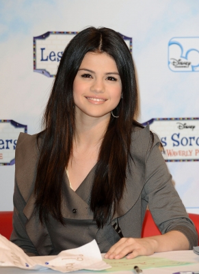 selenagomez-daily_289029.jpg