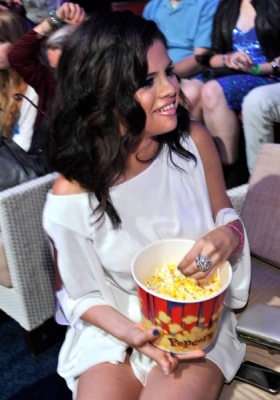 selenagomez-daily_282229.jpg