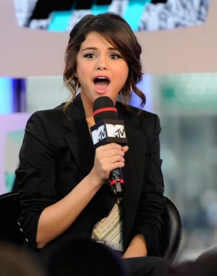 selenagomez-daily_28429.jpg