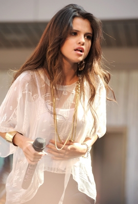 selenagomez-daily_2814129.jpg