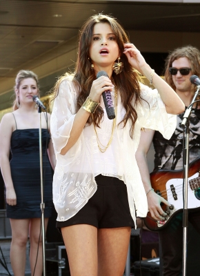 selenagomez-daily_2836129.jpg