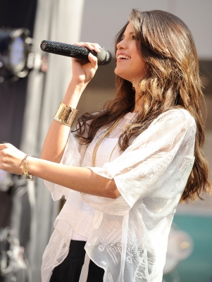 selenagomez-daily_287629.jpg