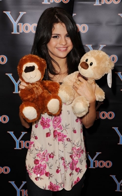 selenagomez-daily_28129.jpg