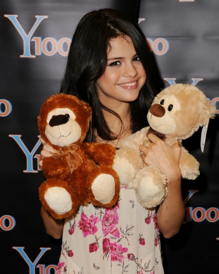 selenagomez-daily_282529.jpg