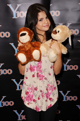 selenagomez-daily_283229.jpg