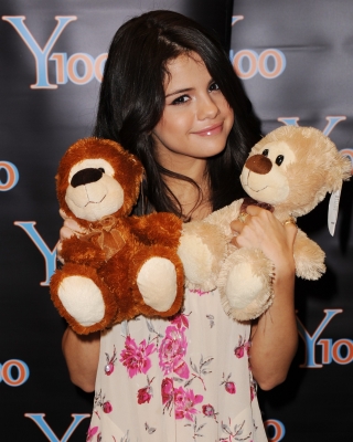 selenagomez-daily_28829.jpg