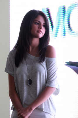 selenagomez-daily_28329.jpg