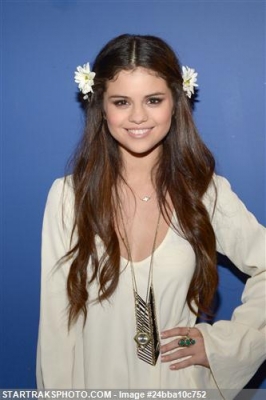 selenagomez-daily_28829.jpg