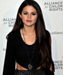 selenagomez-daily_285729.jpg