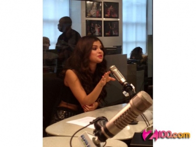 selenagomez-daily_281029.jpg