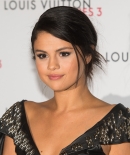 selenagomez-daily_287829.jpg