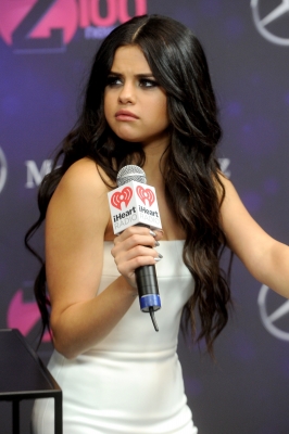 selenagomez-daily_285729.jpg