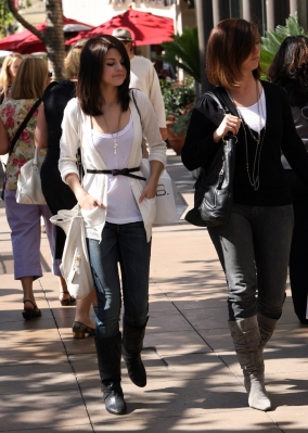 selenagomez-daily_282029.jpg