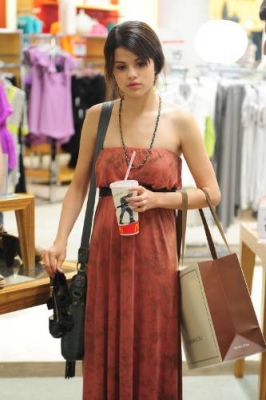 selenagomez-daily_281429.jpg