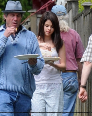 selenagomez-daily_28929.jpg