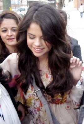 selenagomez-daily_28229.jpg