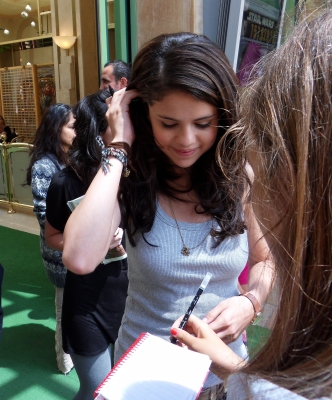 selenagomez-daily_287229.jpg