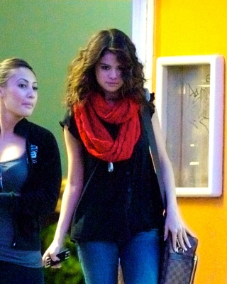 selenagomez-daily_28129.jpg