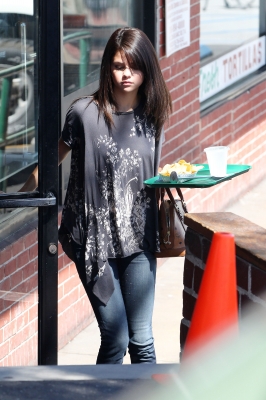 selenagomez-daily_282129.jpg