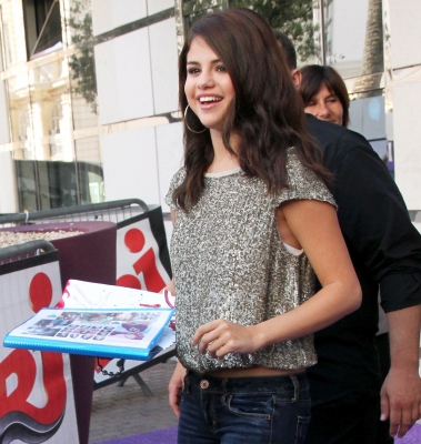 selenagomez-daily_281029.jpg