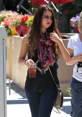 selenagomez-daily_286529.jpg