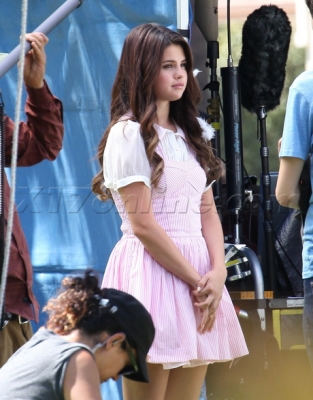 selenagomez-daily_287529.jpg