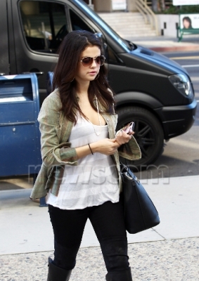 selenagomez-daily_282029.jpg