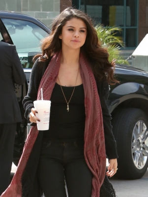 selenagomez-daily_281929.jpg