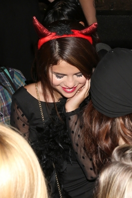 selenagomez-daily_281029.jpg