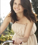 selenagomez-daily_282129.jpg