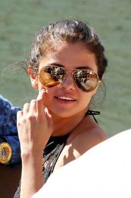 selenagomez-daily_287029.jpg