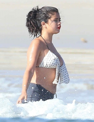 selenagomez-daily_281029.jpg