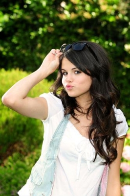 selenagomez-daily_281529.jpg