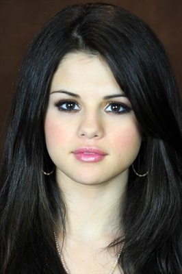 selenagomez-daily_281229.jpg