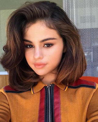 selenagomez-daily_287129.jpg