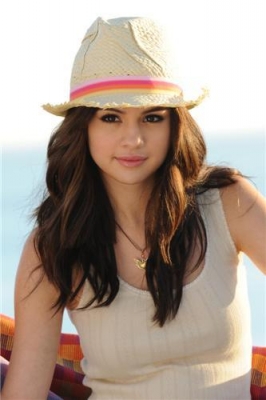 selenagomez-daily_288929.jpg