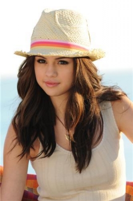 selenagomez-daily_289029.jpg