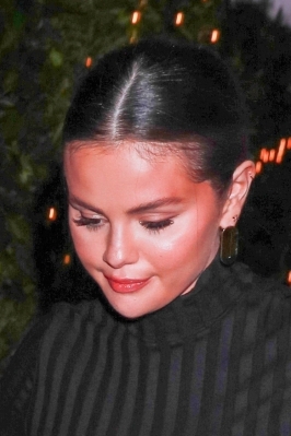 selenagomez-daily_28729.jpg