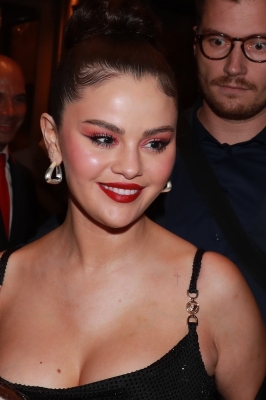 selenagomez-daily_281129.jpg