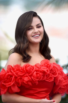 selenagomez-daily_28100929.jpg