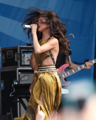 selenagomez-daily_281029.jpg