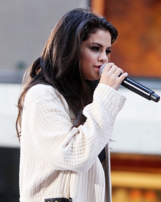 selenagomez-daily_2811229.JPG