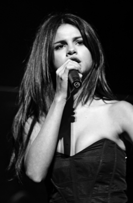 selenagomez-daily_281529.jpg