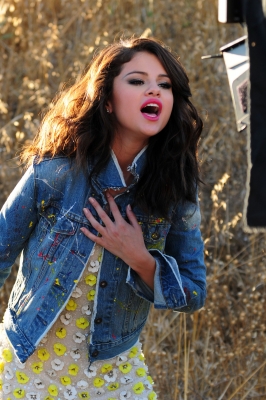 selenagomez-daily_28629.jpg